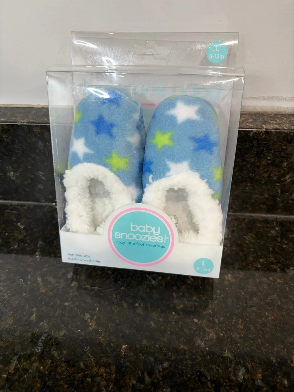 BABY SNOOZIES NIB Cozy Star Print Plush Baby Slippers- 6-12 months